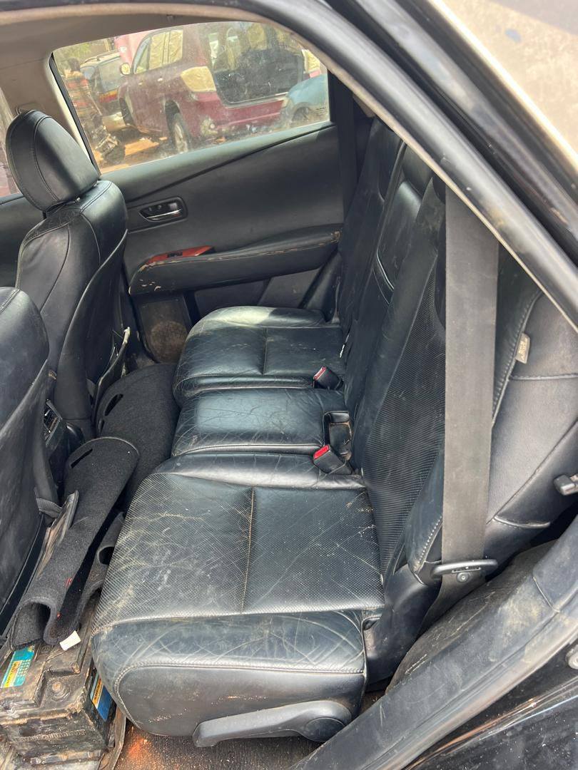 A picture of Gw DEALERS DEAL RX350 2010 2011 model on black interior