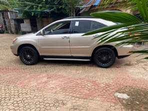 A picture of Few months registered Lexus rx350 2008 9 model Tesla screen