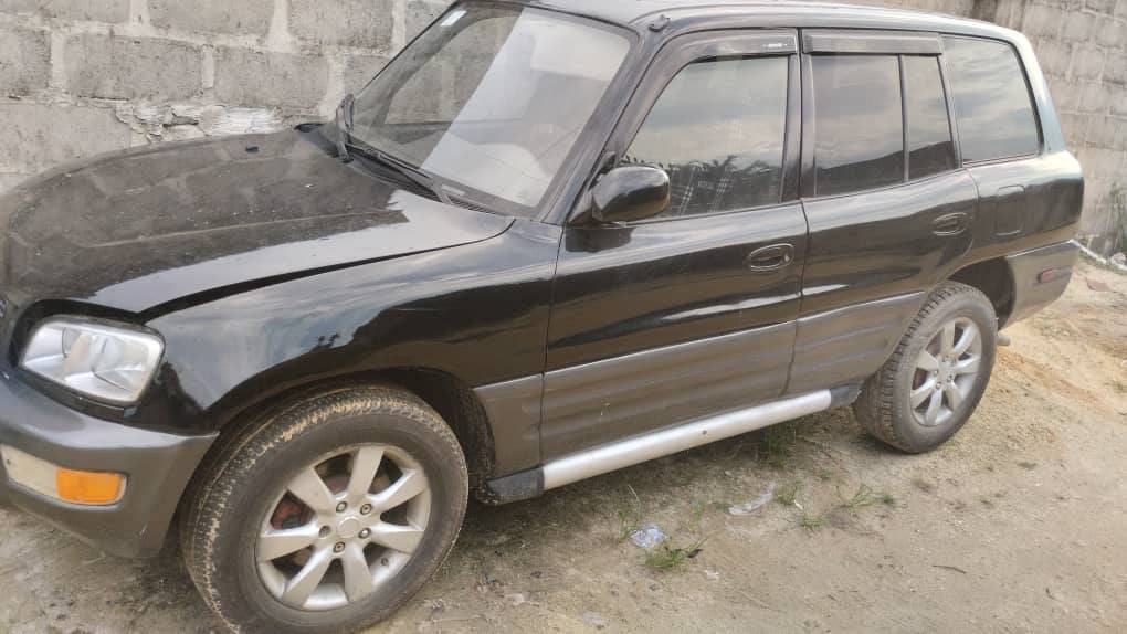 A picture of Toyota RAV4 2002 MODEL