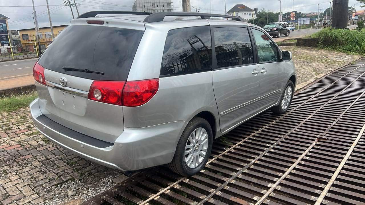 A picture of 2009 Toyota Sienna XLE