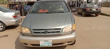 A picture of Toyota sienna pure first body pan everything perfect