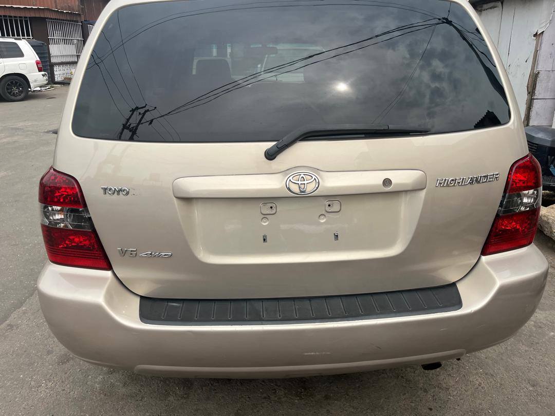 A picture of 2006 Toyota Highlander Foreign Used Super clean Sharp Car Price