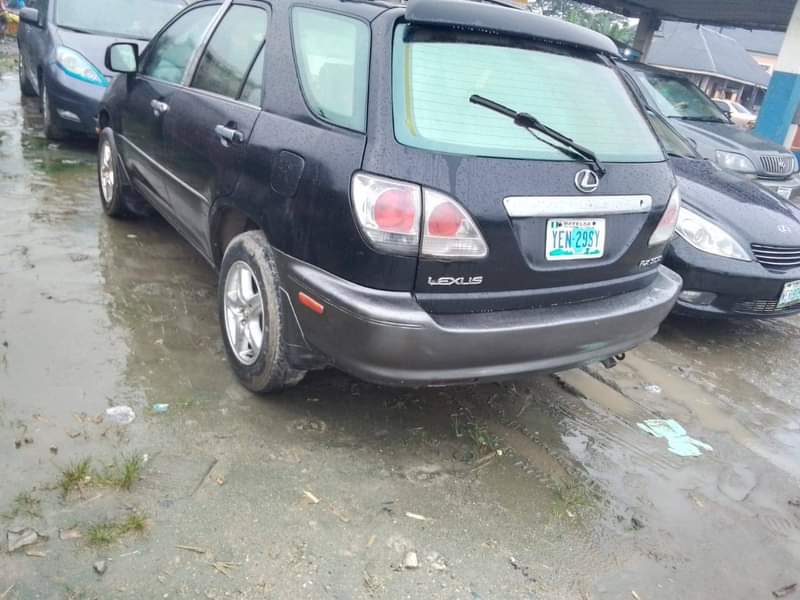 A picture of Morning market Sharp lexus Rx 300 Engine sound Gear working