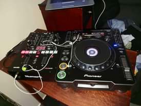 A picture of Numark scratch mixer and cdj 1000mk3