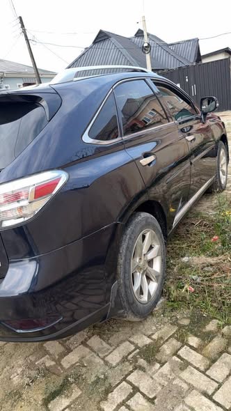 A picture of Lexus 350