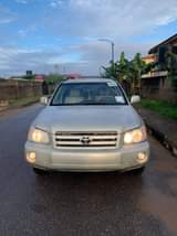 A picture of 2004 Toyota Highlander Neat