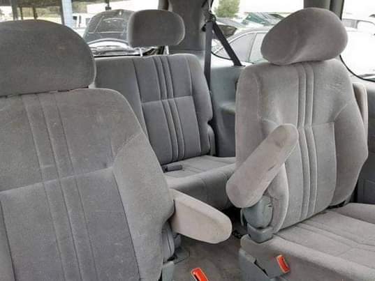 A picture of Toyota Sienna 2002 07036919566