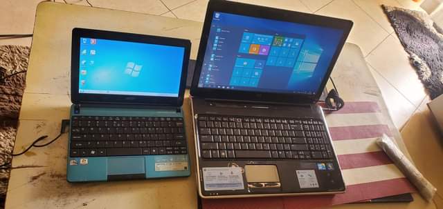A picture of Acer mini laptop and hp laptop 500k both