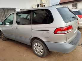 A picture of 2003 model sienna 08067069081