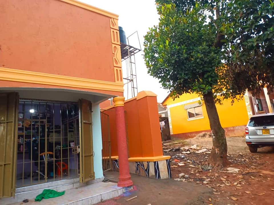 A picture of 45M UGX 2 DOUBLE ROOMED SHOPS FOR SALE 