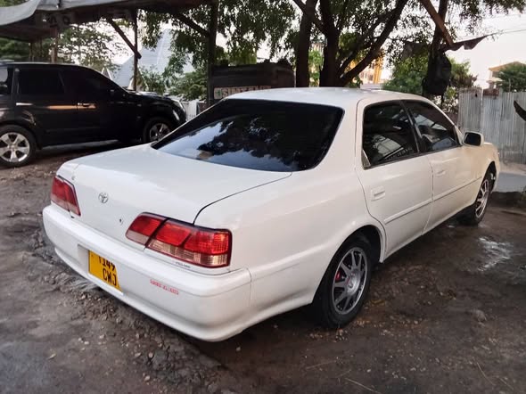 A picture of TOYOTA CRESTA GX100
