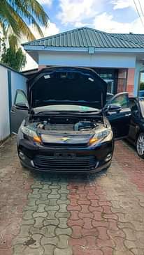 A picture of Toyota harrier Anaconda 2014