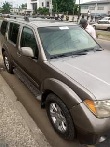 A picture of 1st body Nissan pathfinder everything good 1 850 settle 100k