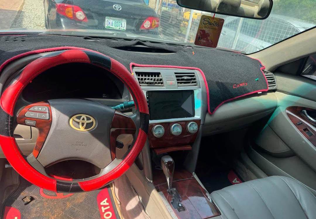 A picture of distress 2008 Toyota Camry 4plugs