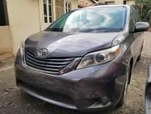A picture of Sienna 2012 direct Toks