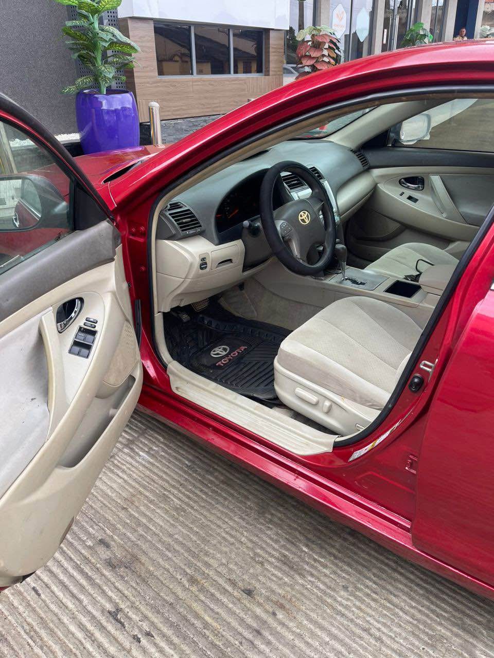 A picture of TOYOTA CAMRY 2008