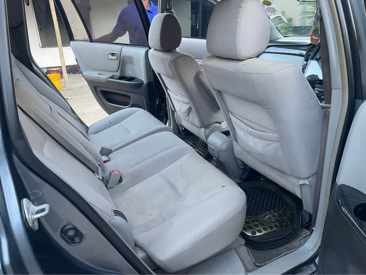 A picture of  TOYOTA KLUGER FOR SALE Details Year 2005 Engine 2AZ