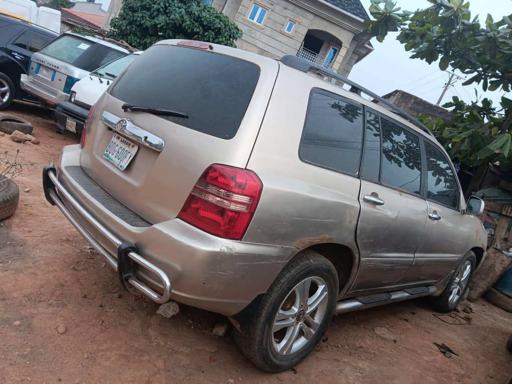 A picture of Registered Toyota Highlander 2004 model V6 engine
