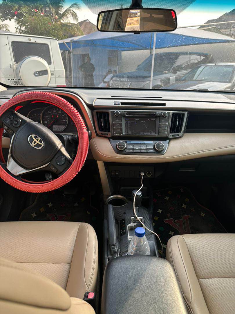 A picture of Extremely Clean 2016 Toyota RAV4