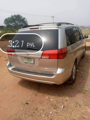 A picture of 2005 Toyota Sienna