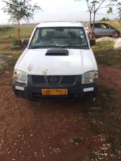 used nissan np300