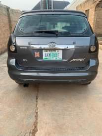 A picture of Used 05 Toyota Mayrix