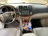 A picture of Distress Sale Extremely super sharp Toyota Highlander 09 Model Tok