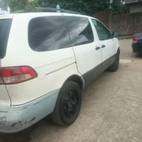 A picture of TOYOTA SIENNA 2002 MODEL