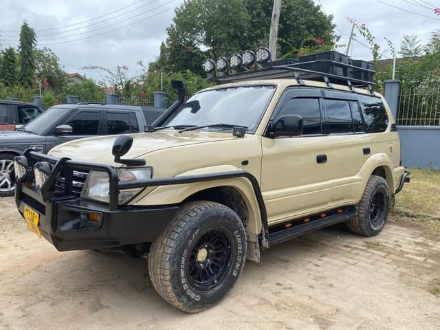 A picture of Landcruiser prado tx