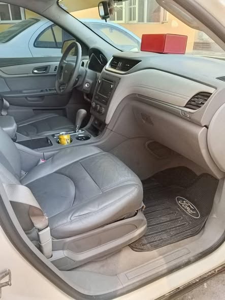 A picture of 2014 Clean 3row first body chevrolet travers traverse