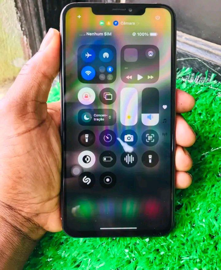 A picture of iPhone xs Max 256 GB