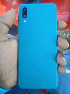 A picture of njoo uokote samsung ao2 inaram 2gb storage 32gb laini mbili