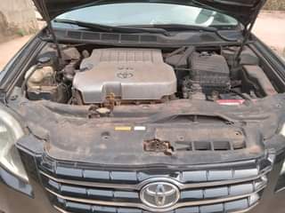 A picture of Toyota Avalon 2006