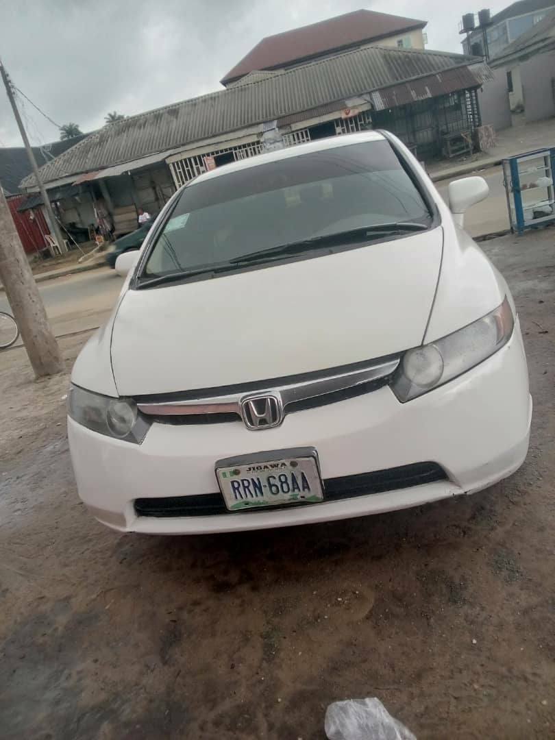A picture of Honda civil 08