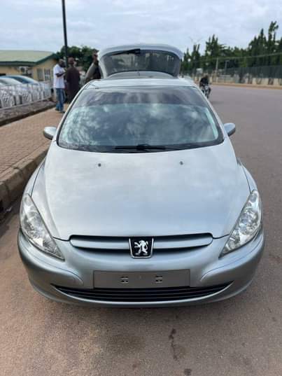 A picture of DISTRESS SALE 307 AUTOMATIC DRIVE NORMAL HAND ACGEARENGINE LOCATION KADUNA