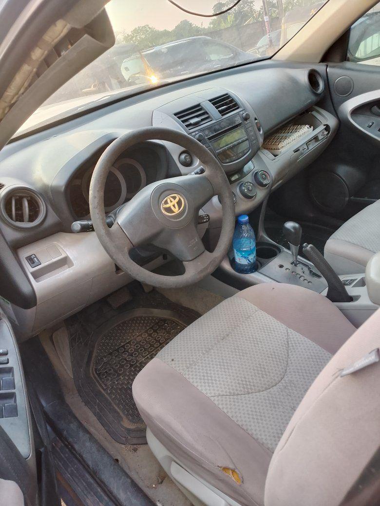 A picture of 2008 Toyota rav4