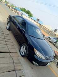 A picture of Belgium Standard 2005 Toyota Camry Untampered engine and gear Chilling