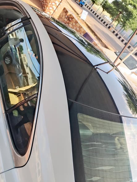A picture of Es350 2009 model Full option