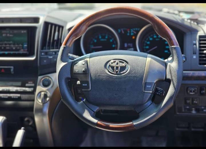 A picture of Toyota Landcruiser 200 series