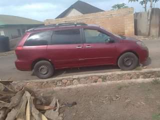 A picture of 2005 Toyota Sienna