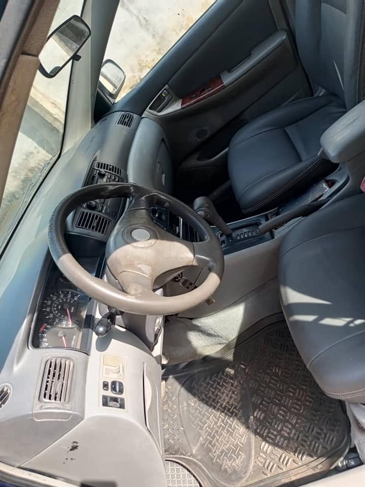 A picture of TOYOTA COROLLA