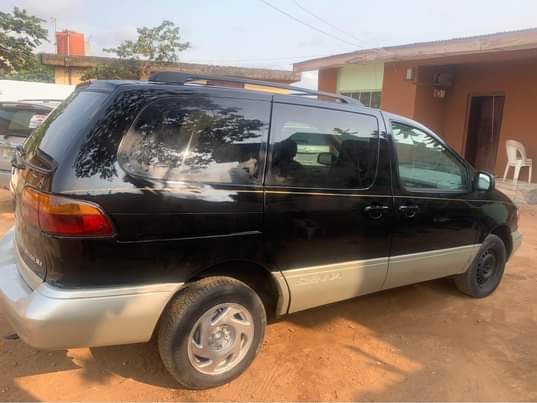 A picture of Toyota Seinna 1999 model everything working perfectly fine nothing to