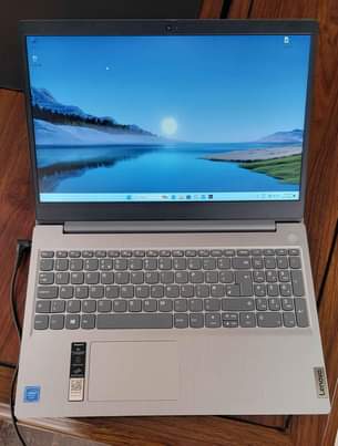 A picture of Lenovo ideaPad 1000gb storage 4gb Ram 5hrs battery . Call