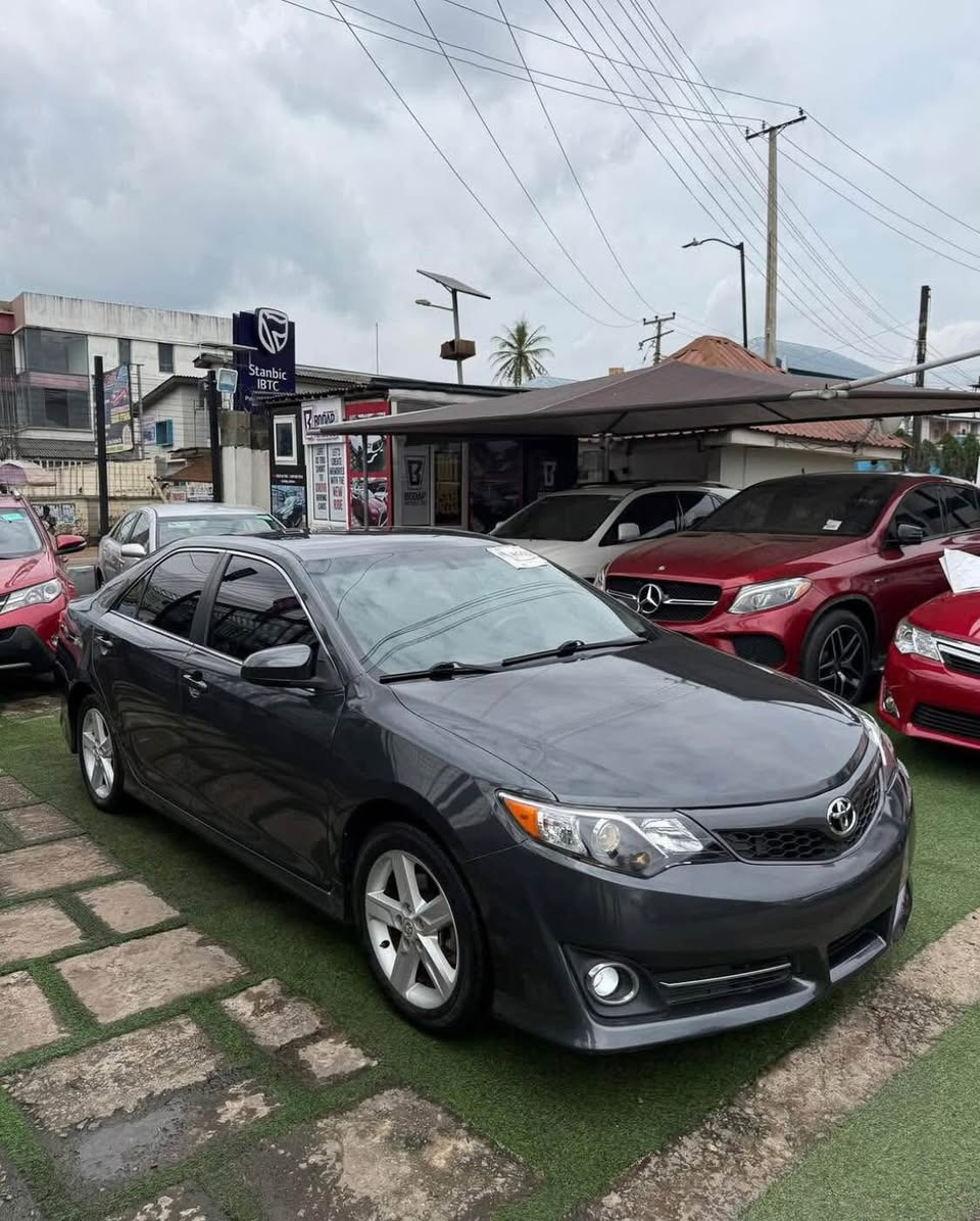 A picture of Foreign used Toyota Camry SE. Year 2012 15M