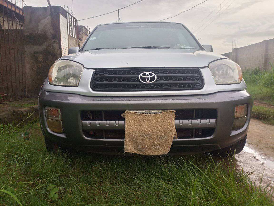 A picture of Raw 4 Toyota jeep