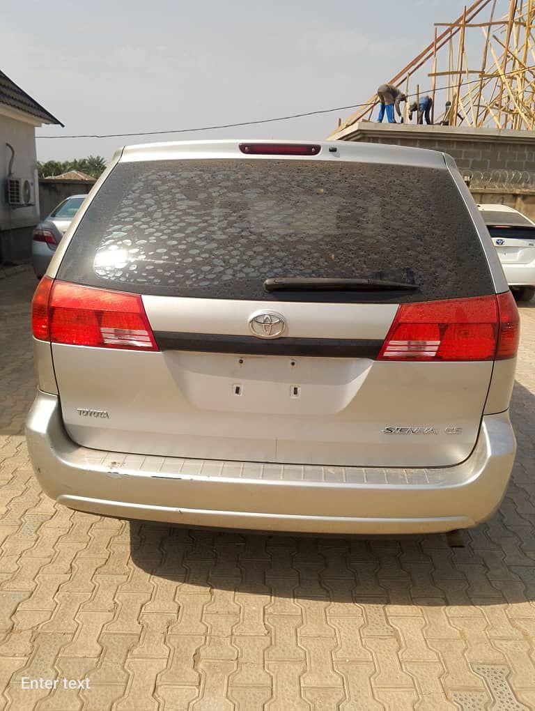 A picture of TOYOTA SIENNA