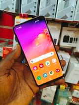 A picture of Samsung s10e