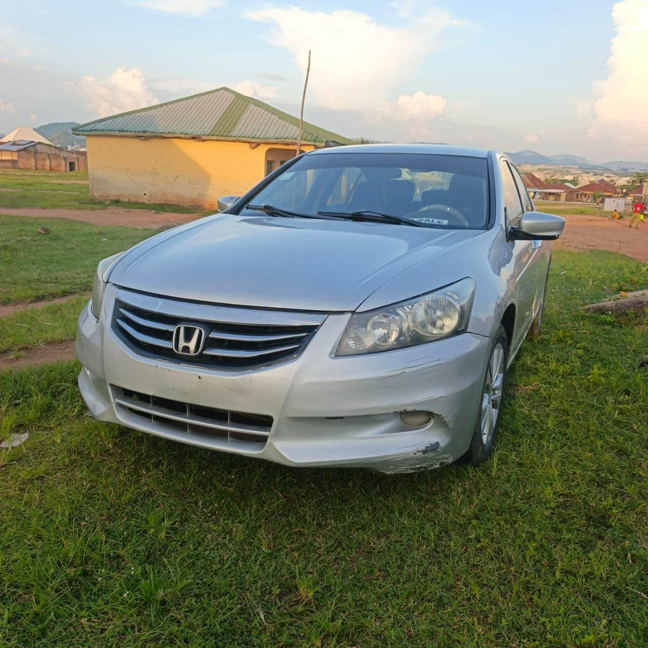 A picture of DISTRESS HONDA ACCORD 2010 SHARP SYSTEM AC NEED ATTENTION PRICE