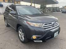 A picture of Toyota Highlander Limited 2012