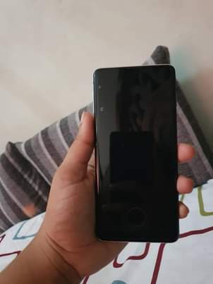 A picture of Njoo ujinyakulie samsung galaxy s10 bd nmpya kabsaaaa Haina Crack